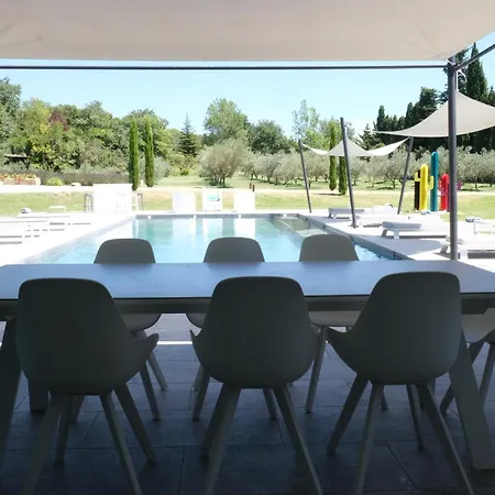 Villa Provencal With Heated Pool Located To De Provence, 12 People Salon-de-Provence