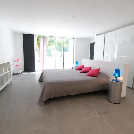 Provencal With Heated Pool Located To De Provence, 12 People Salon-de-Provence