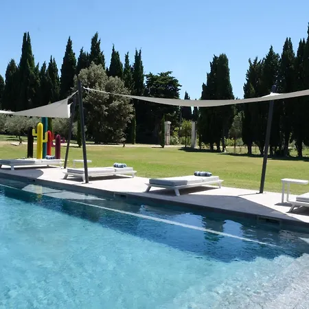Villa Provencal With Heated Pool Located To De Provence, 12 People