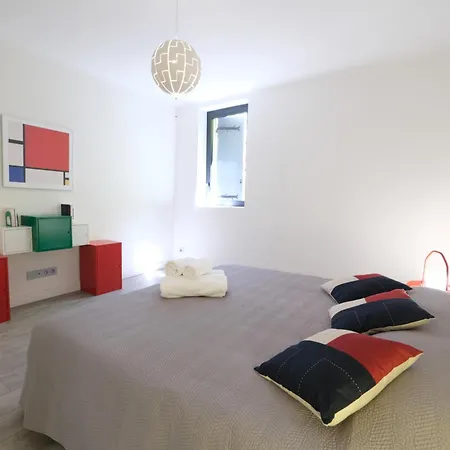 Provencal With Heated Pool Located To De Provence, 12 People Villa Salon-de-Provence