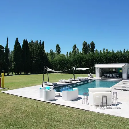 Provencal With Heated Pool Located To De Provence, 12 People Salon-de-Provence
