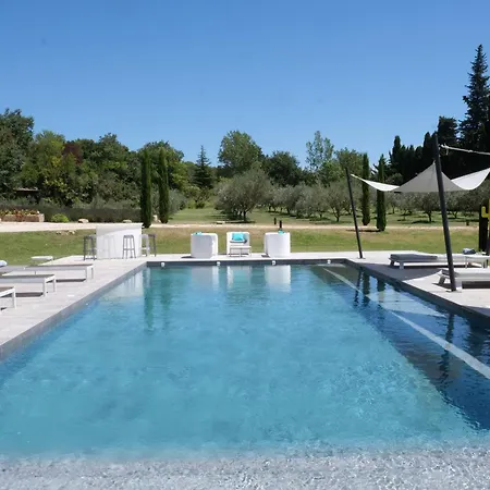 Provencal With Heated Pool Located To De Provence, 12 People Villa Salon-de-Provence