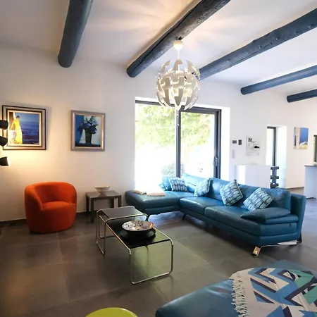 Provencal With Heated Pool Located To De Provence, 12 People * Salon-de-Provence