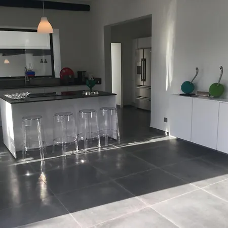 Provencal With Heated Pool Located To De Provence, 12 People